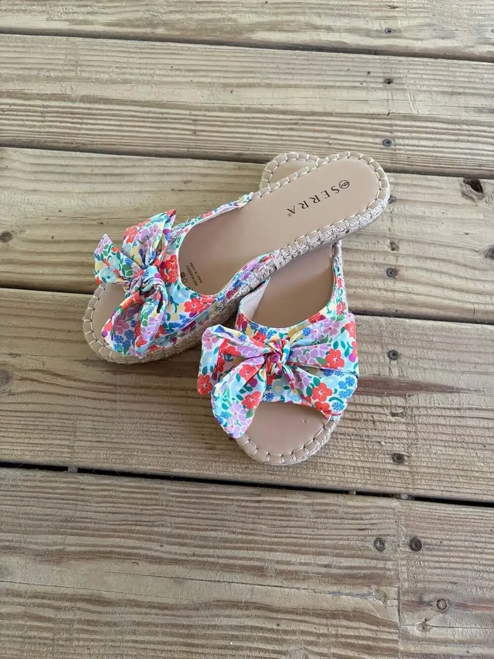 Serra floral bow